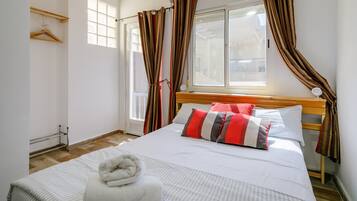 Iron/ironing board, WiFi, bed sheets
