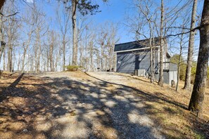 Property grounds - Lil Fantasy Hideaway | Hot Tub • Mtn Views • Pets (Pigeon Forge)