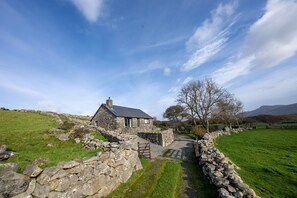 Exterior - Holiday Cottage Near Harlech | Hengaeau (Llanfair)