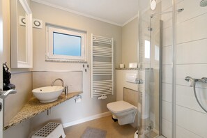 Dusche, Haartrockner, Handtücher