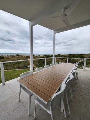 Outdoor dining - Pleasant View Too - Beach Front Accommodation (Black Point)