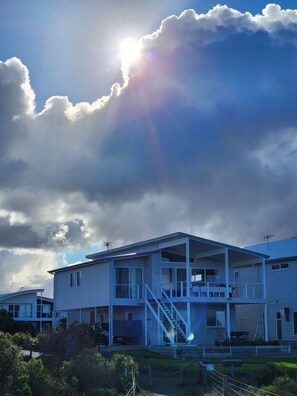 Exterior - Pleasant View Too - Beach Front Accommodation (Black Point)