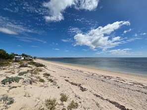 Beach - Pleasant View Too - Beach Front Accommodation (Black Point)