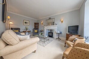 Smart TV, fireplace - Elegant 18th Century Country House with Cader Idris views | Cefn-Y-Maes (Brithdir)