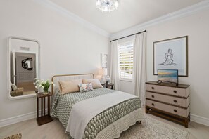 Room - Great location in Naples, FL!  Condo is located 6 miles from the beach. (Naples)