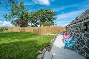 Terrace/patio - Lovingly renovated barn near the Lon Goed | Llwyn-Y-Forwyn (Chwilog)