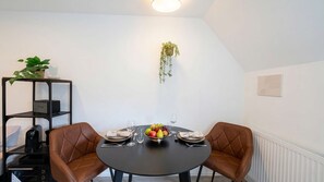 Dining - Industrial-Style Cityapartment im Herzen Rostocks (Rostock)