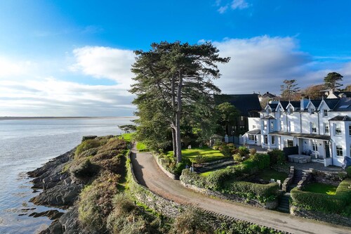 Cosy Seaside Retreat with Estuary Views | Bwthyn-Bronafon