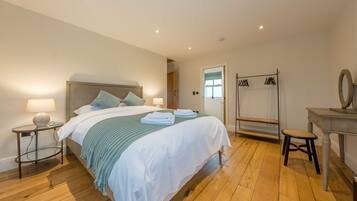 4 bedrooms, travel cot, WiFi, bed sheets