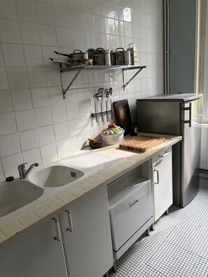Microwave, oven, stovetop, dishwasher
