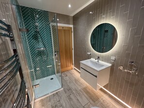Bathroom - Large Holiday Cottage in Harlech | Bodeithin (Harlech)