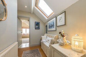 Interior - Traditional Cottage with Breathtaking views to Porth Neigwl | Tanygrisiau (Pwllheli)