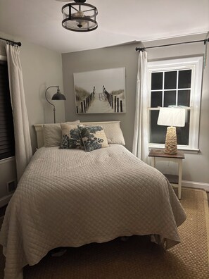 2 bedrooms, iron/ironing board, WiFi, bed sheets - Decatur Home. Friendly walkable, safe neighborhood. Convenient to Downtown. (Decatur)
