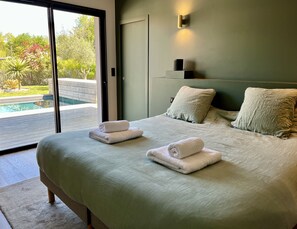 Room - Vrbo Property (Latresne)