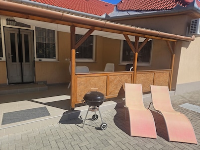 Vacation home in the Puszta, near the Danube and 10 minutes from a swimming lake. Pet-friendly!