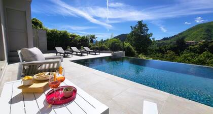Nouveau ! ĂlĂ©gant cottage toscan avec dĂ©pendance. Piscine privĂ©e, vues montagnes