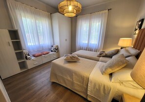 3 chambres, fer et planche à repasser, lit parapluie, Wi-Fi gratuit