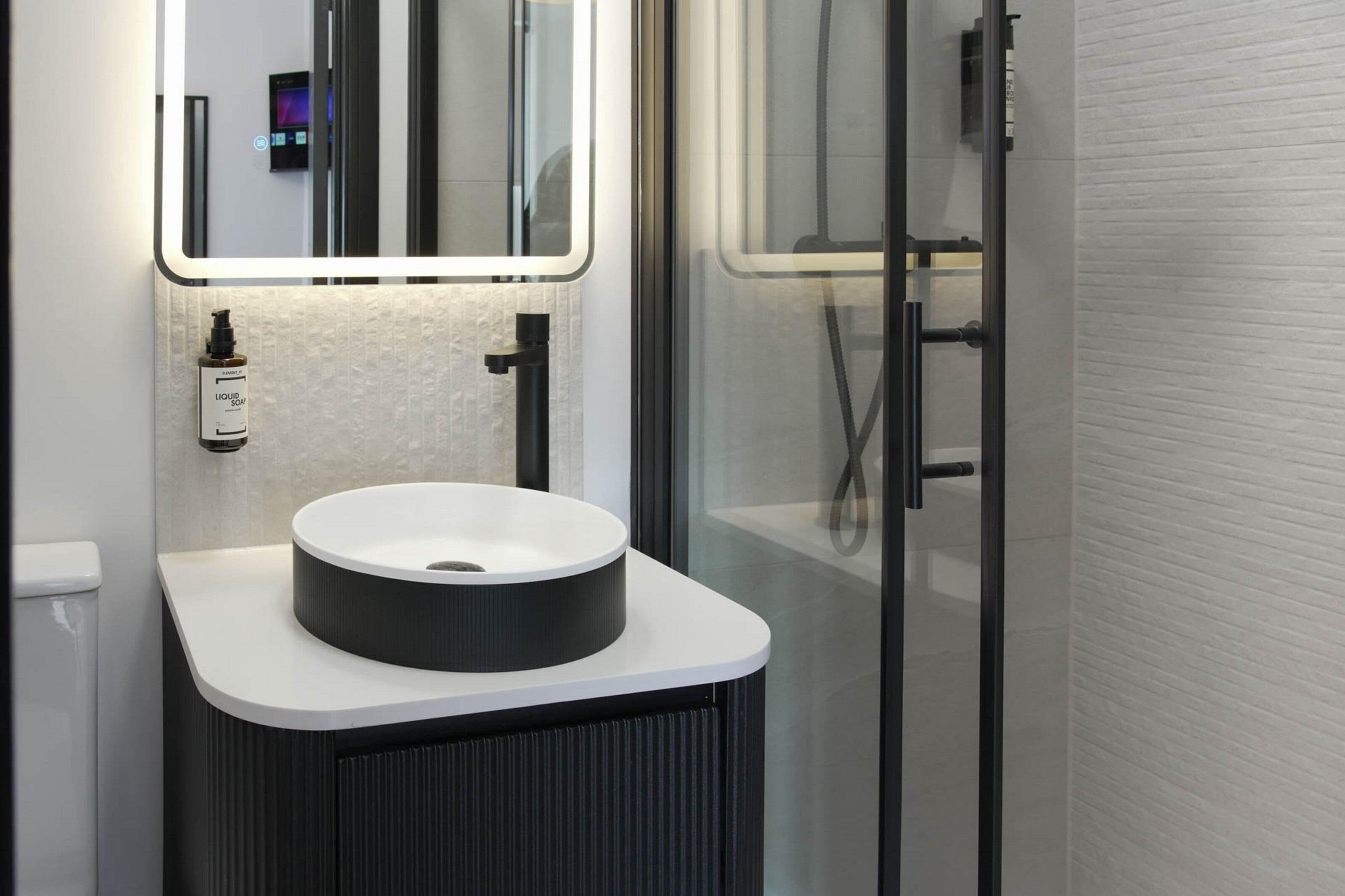 Family Room | Bathroom | Shower, free toiletries, hair dryer, towels
