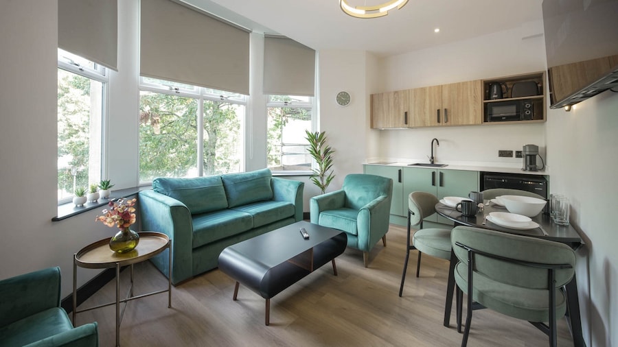 The Sixty 19 Stylish Studios and Apt.
