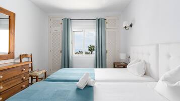 3 habitaciones, escritorio, tabla de planchar con plancha y wifi gratis