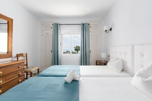 3 bedrooms, desk, iron/ironing board, free WiFi - Jardines de Calahonda IX | Stunning 3-Bedroom Sea View Apartment with Terrace & Pool (Mijas Costa)