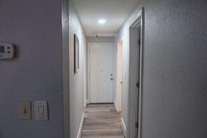 Interior - Delightful 3-bedroom house in St. Petersburg~10/15 minutes to beach~Fenced yard (St. Petersburg)