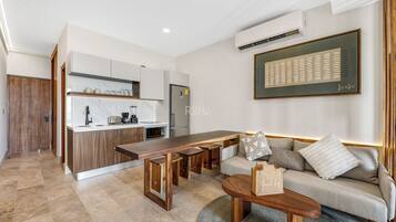 Deluxe Studio, Balcony, Sea View | Living area