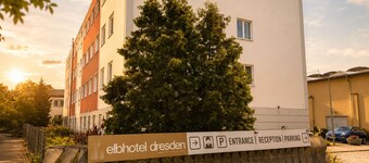 Elbhotel Dresden by Aurum