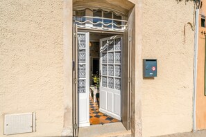 Exterior detail - Charming 1750 Stonehouse in the heart of Saint Rémy (Saint-Rémy-de-Provence)