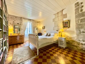 1 bedroom, iron/ironing board, WiFi, bed sheets - Charming 1750 Stonehouse in the heart of Saint Rémy (Saint-Rémy-de-Provence)