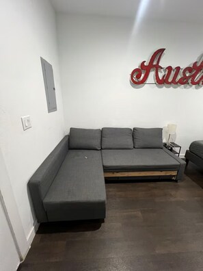 Living area - Sweet W. Campus Getaway - Rest & Relax for SXSW (Austin)