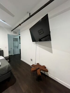 1 bedroom, iron/ironing board, WiFi, bed sheets - Sweet W. Campus Getaway - Rest & Relax for SXSW (Austin)