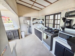 Fridge, microwave, oven, stovetop - Stunning villa for 13 in Costa Esmeralda. Features a unique open-concept lounge, private pool, sports courts, and fire pit. Only a 10-min walk to the beach. All 4 bedrooms have ensuite bathrooms. Perfect for families and groups! (San Carlos)