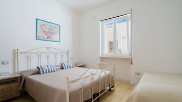 1 bedroom, bed sheets