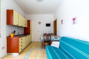 TV - Apartment 'Residence La Perla - Ametista' (Marina di Mancaversa)
