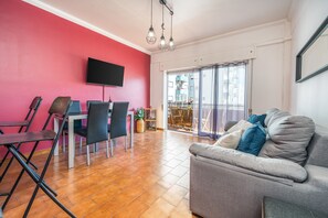 TV - Apartment 'Columbia Praia Da Rocha' with Balcony, Wi-Fi, Air Conditioning and garage (Portimão)