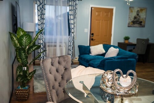 The Cozy Mood 2-bedroom apartment in tranquil Dayton with AC