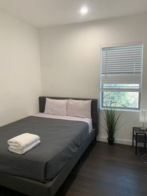 1 bedroom, iron/ironing board, WiFi, bed sheets - Spacious 6x3 Apt near UT (Austin)