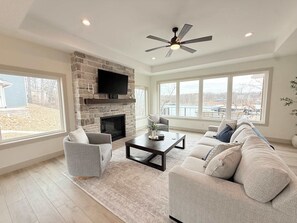 TV, fireplace