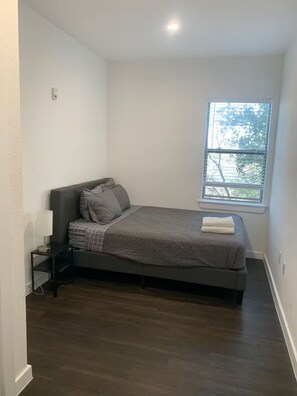 1 bedroom, iron/ironing board, WiFi, bed sheets - Cozy 6x3 apt near West Campus (Austin)