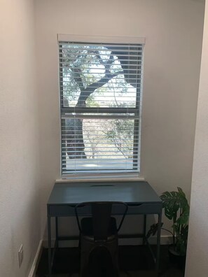 Interior - Cozy 6x3 apt near West Campus (Austin)