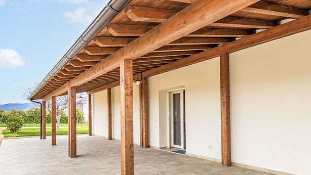 An outdoor covered patio area with wooden beams and a tiled floor. - Apartment I Pini by Interhome (Bibbona)