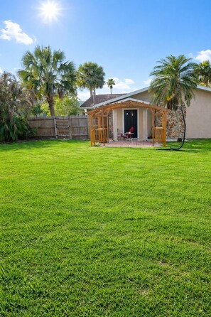 Property grounds - Patio Retreat! Family Getaway with Large Privacy Fenced Yard! 6 miles to Beach! (Sebastian)