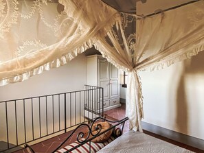 Internet - di Alica by Interhome (Palaia)