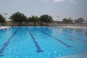 Pool - Roof Terrace - Pet - Wifi - Parking - Sleeps 4 (Rute)