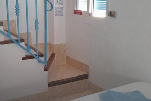 Interior - Roof Terrace - Pet - Wifi - Parking - Sleeps 4 (Rute)