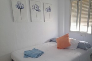 2 chambres, fer et planche à repasser, Wi-Fi gratuit, draps fournis