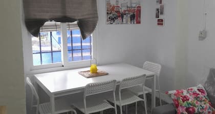 Roof Terrace - Pet - Wifi - Parking - Sleeps 4
