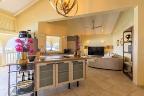 TV, offices - Ocean Pearl | Luxury Oceanfront at Mambo Beach (Bapor Kibra)