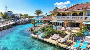 Terrace/patio - Ocean Pearl | Luxury Oceanfront at Mambo Beach (Bapor Kibra)